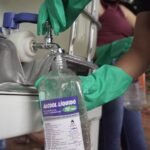 a Jalles Machado, grupo do setor de Goianésia, GO, doou 25 mil litros de álcool 70 para a população de Goianésia e de oito povoados do Município.