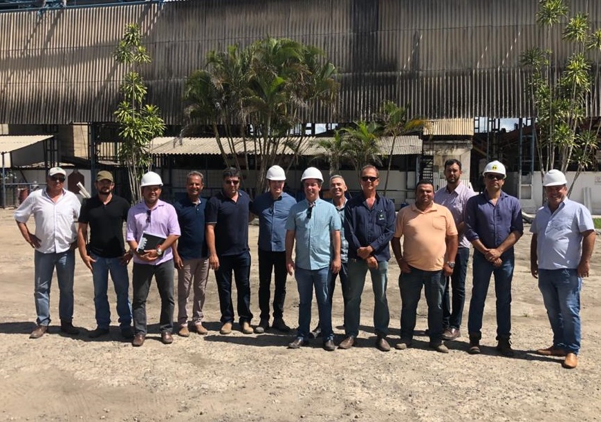 Nesta quarta-feira (15), uma comitiva formada pelo prefeito da cidade, diretores da usina Estreliana e da cooperativa agroindústria de fornecedores de cana (Copersul) acompanhou os trabalhos de preparação do parque industrial para a reativação da Estreliana nesta safra.