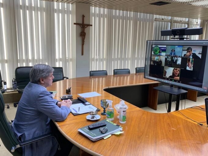 André Rocha, presidente do Sifaeg em reunião com governador do Estado de Goiás, Roberto Caiado