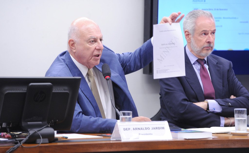 Debate na Câmara define biocombustíveis como eixo da transição energética