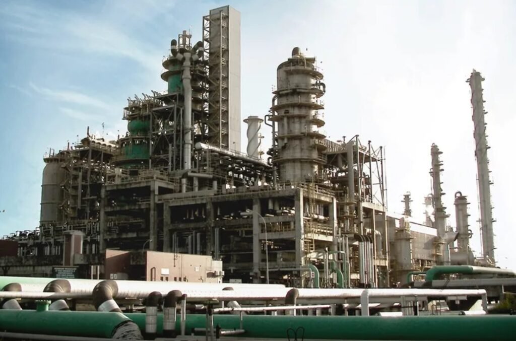 Acelen é notificada para prestar esclarecimentos sobre política de preços dos combustíveis