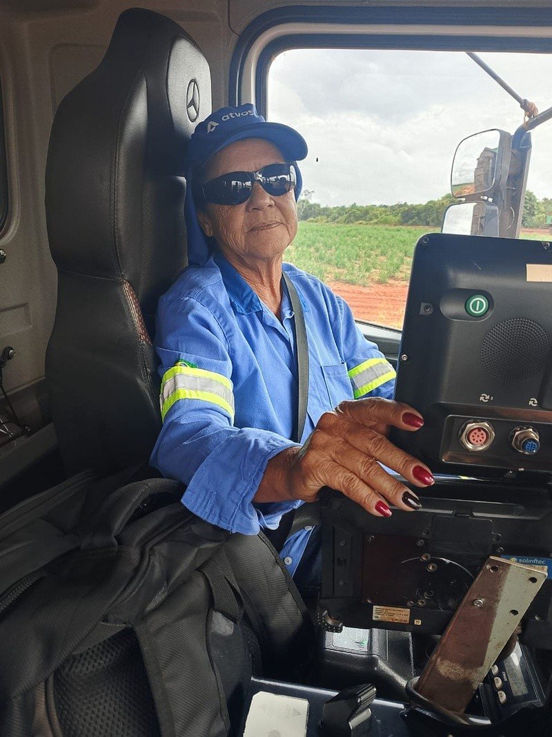 Aos 66 anos, Maria Soares opera equipamentos de alta complexidade (Foto: Divulgação)